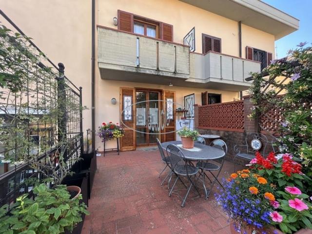 Case e ville in vendita di 211 m²