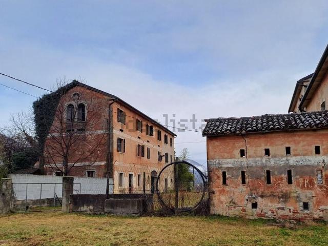 Case e ville in vendita di 211 m² in Via Carniei