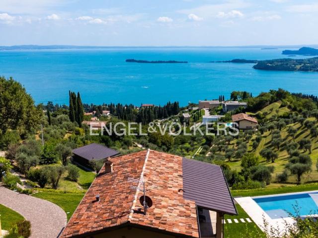 Case e ville in vendita di 211 m² in Via Ceriolo
