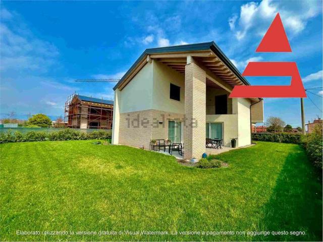 Case e ville in vendita di 211 m² in Via A. Boito