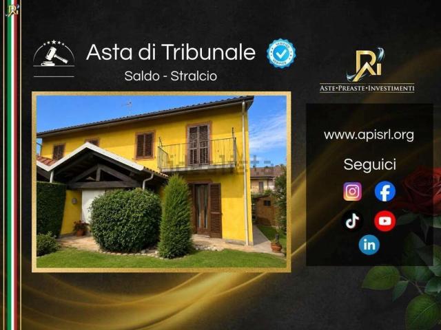 Case e ville in vendita di 211 m² in Via Bertolino, 61