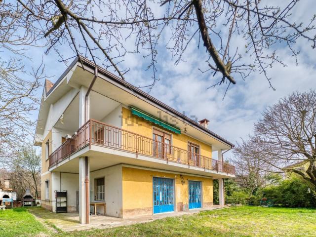 Case e ville in vendita di 211 m² in Via Sabotino, 9