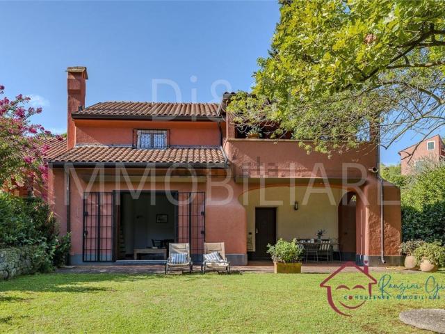 Case e ville in vendita di 211 m² in Via Praglione, 86