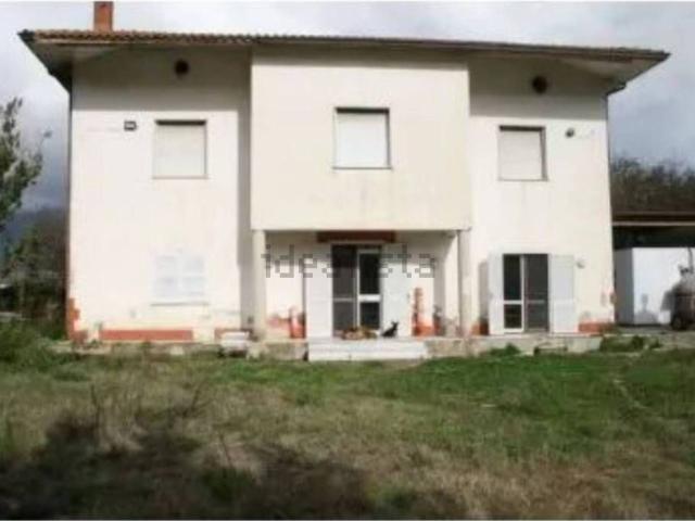 Case e ville in vendita di 211 m² in Via Torricelli, 4