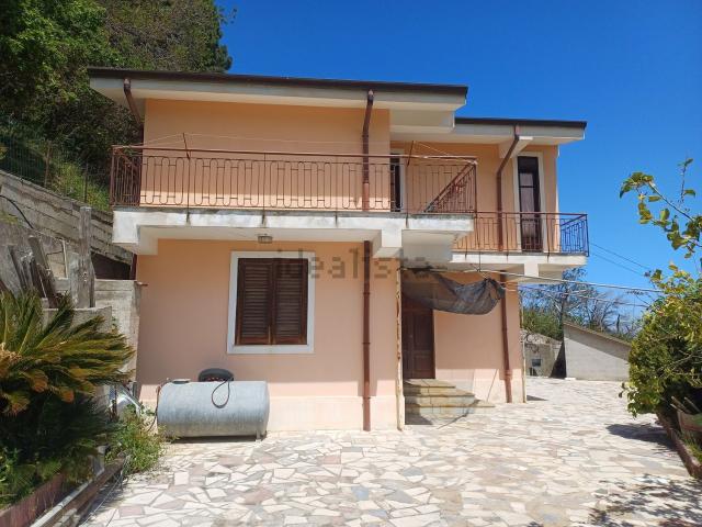 Case e ville in vendita di 211 m² in Contrada Palombaro, 3