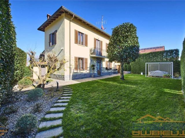 Case e ville in vendita di 212 m²