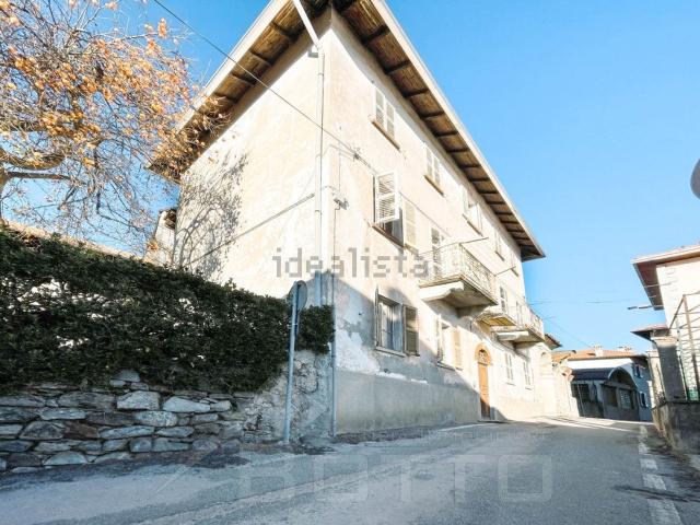 Case e ville in vendita di 212 m² in Via C. Soldi, 17