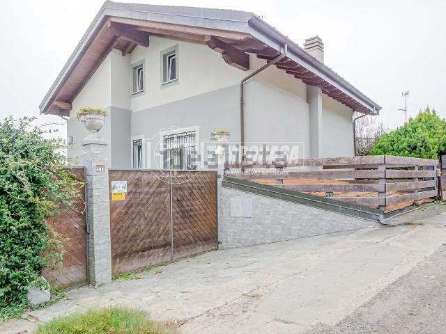 Case e ville in vendita di 212 m² in Via Cocquo