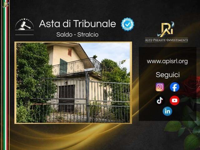 Case e ville in vendita di 212 m² in Via Giardino