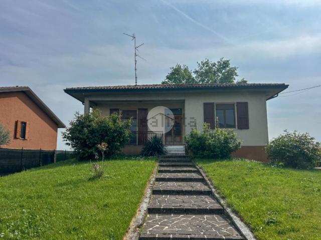 Case e ville in vendita di 212 m² in Via Fabio Filzi, 11