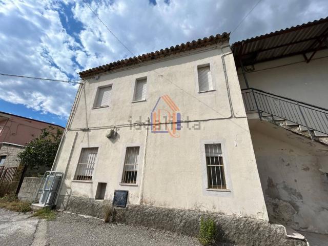 Case e ville in vendita di 212 m² in Via Fiume Neto, 122
