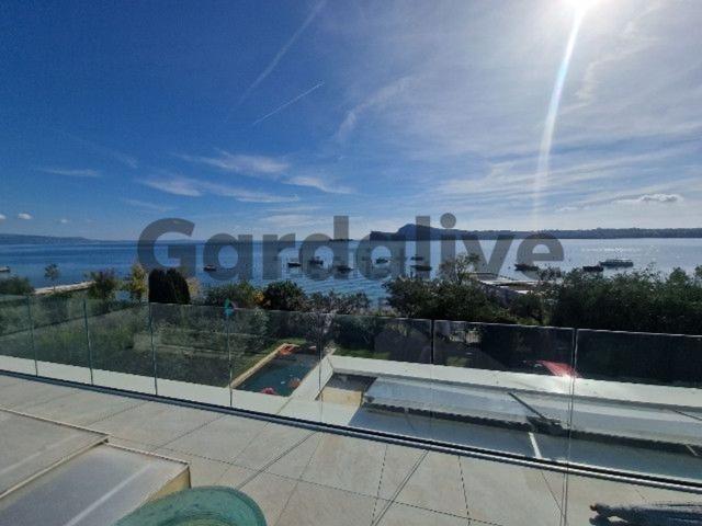 Case e ville in vendita di 212 m² in Via Porto San Felice, 43