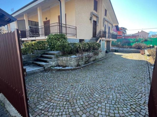 Case e ville in vendita di 212 m² in Via Vignolo, 102