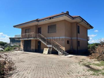 Case e ville in vendita di 212 m² in Corso Vittorio Veneto, 84