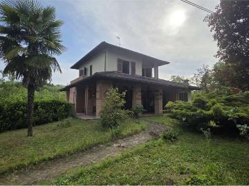 Case e ville in vendita di 212 m² in Corso Alba