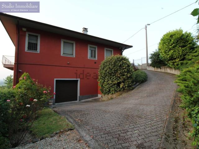 Case e ville in vendita di 212 m² in Frazione Casa Bianca, 5