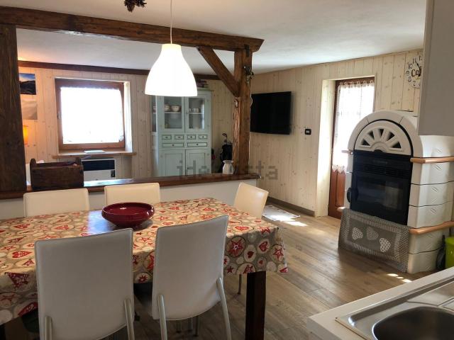 Case e ville in vendita di 212 m² in Località Cheresoulaz, 7