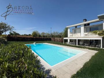 Case e ville in vendita di 212 m² in Strada Comunale per Fornio