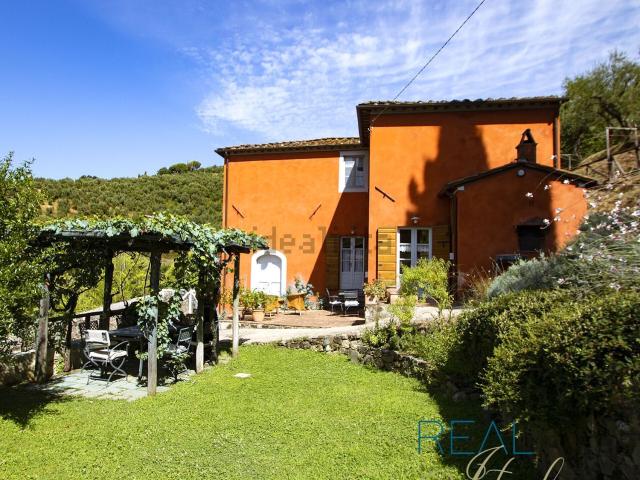 Case e ville in vendita di 213 m²