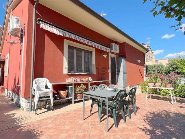 Case e ville in vendita di 213 m² in Via Cecoslovacchia, 5