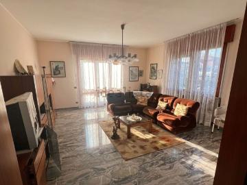 Case e ville in vendita di 213 m² in Via Alessandro Volta, 10