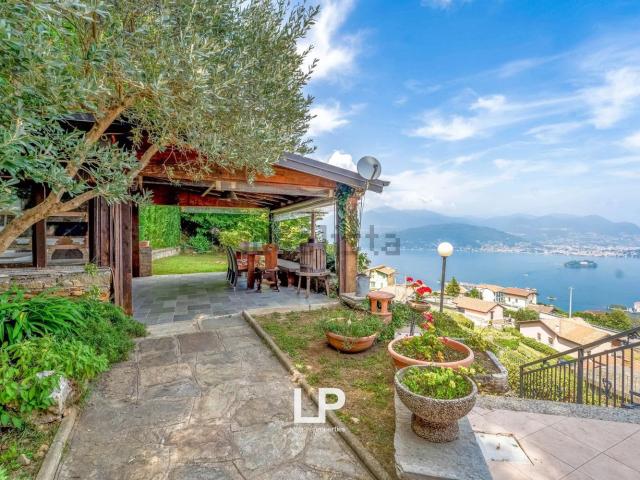 Case e ville in vendita di 213 m² in Via Baveno