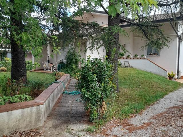 Case e ville in vendita di 213 m² in Via Divisione Julia
