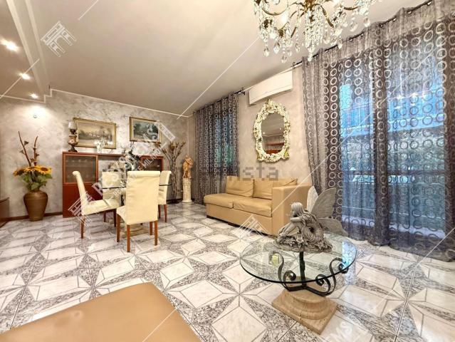 Case e ville in vendita di 213 m² in Via Larici, 6