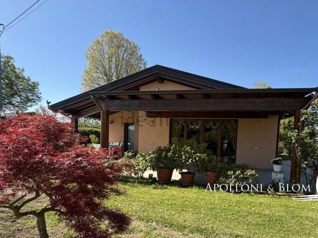 Case e ville in vendita di 213 m² in Via Monte Avaglio