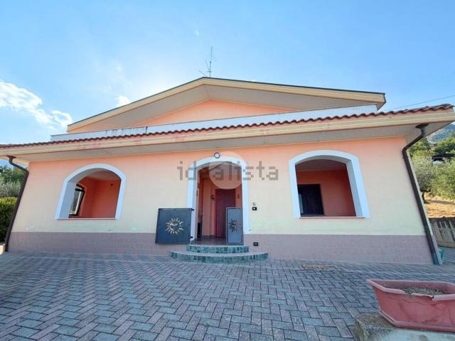 Case e ville in vendita di 213 m² in Contrada Pietrarossa, 36