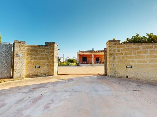 Case e ville in vendita di 213 m² in Contrada Posti