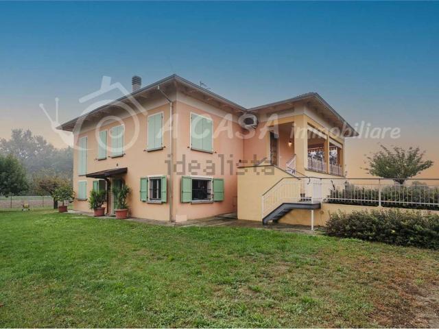 Case e ville in vendita di 213 m² in Strada Cinta Fossa, 6