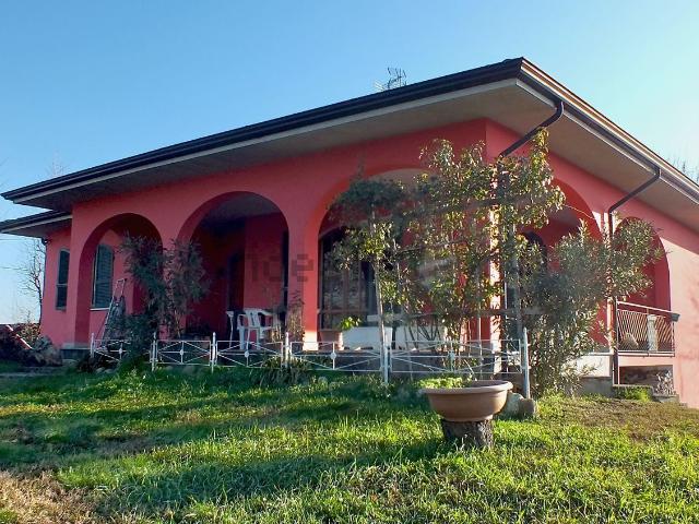 Case e ville in vendita di 213 m² in Strada Mottaziana, 84