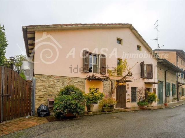 Case e ville in vendita di 213 m² in Strada Val Parma, 231