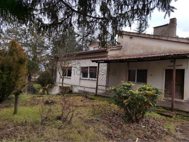 Case e ville in vendita di 2140 m² in Via Camerata