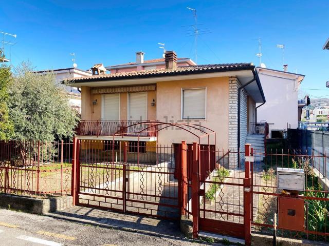 Case e ville in vendita di 214 m²