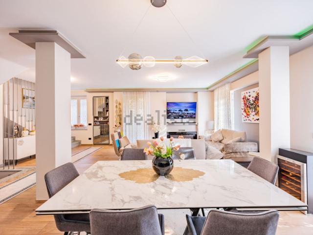 Case e ville in vendita di 214 m² in Via Alfredo Catalani, 1