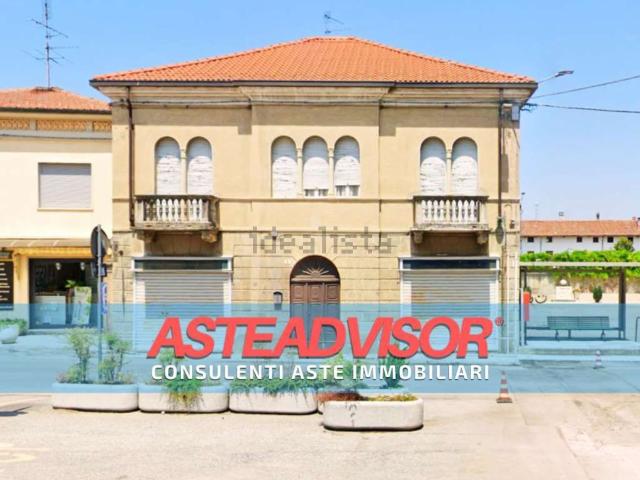 Case e ville in vendita di 214 m² in Via Giuseppe Pampuro, 6