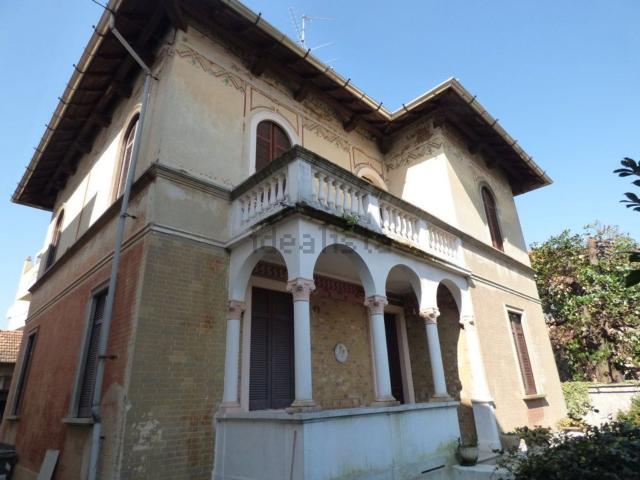 Case e ville in vendita di 214 m² in Via Luigi Vandone