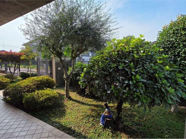 Case e ville in vendita di 214 m² in Via Monte Grappa