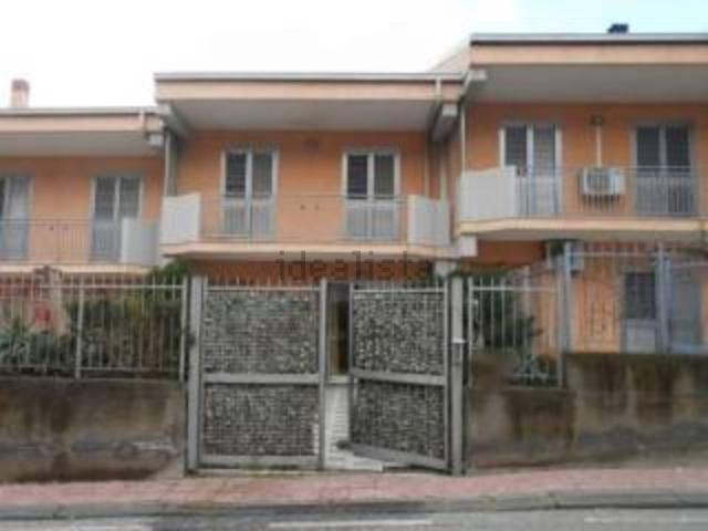 Case e ville in vendita di 214 m² in Via Scorsonello