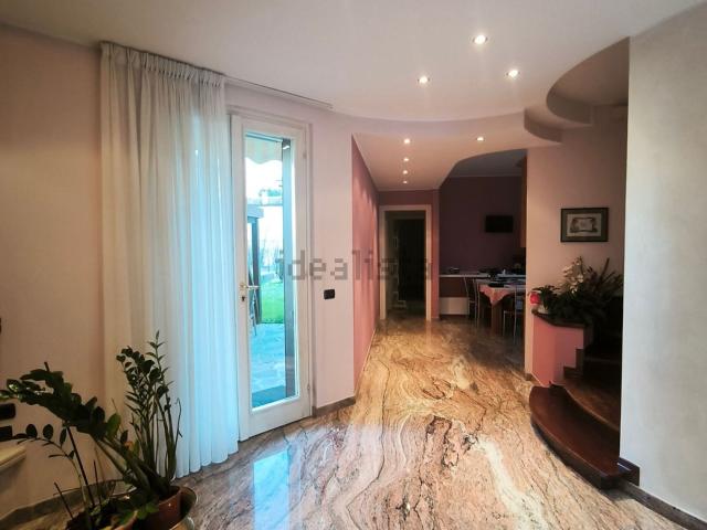 Case e ville in vendita di 215 m²