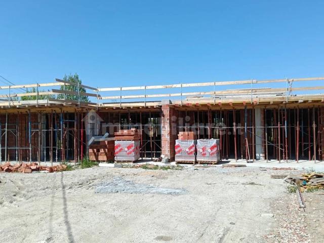 Case e ville in vendita di 215 m² in Via Caltana