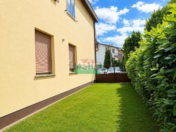 Case e ville in vendita di 215 m² in Via Caprera