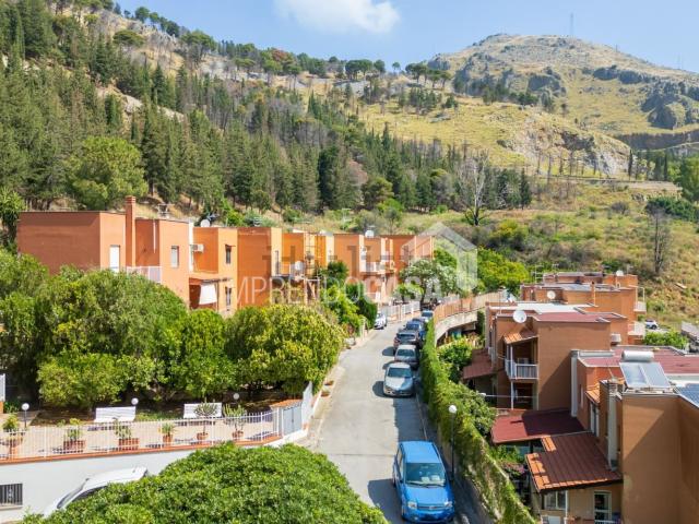 Case e ville in vendita di 215 m² in Via Castellana, 205