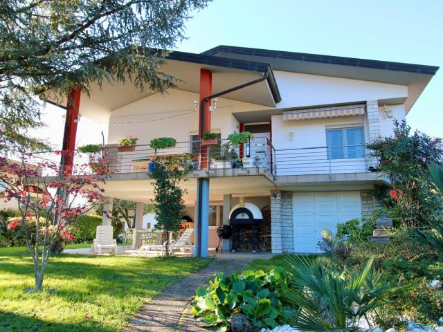 Case e ville in vendita di 215 m² in Via Alessandro Manzoni, 5