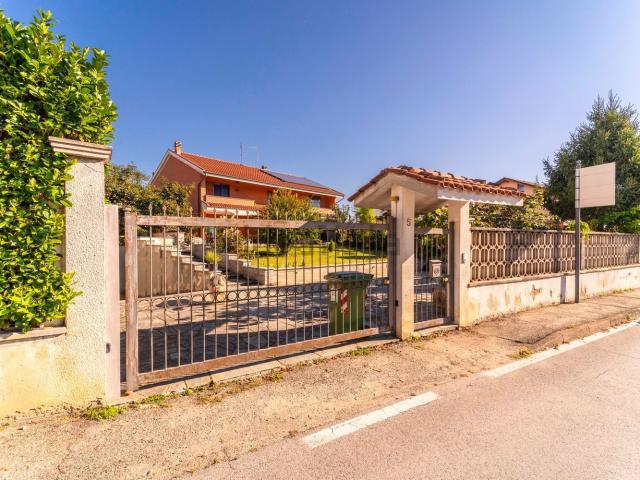 Case e ville in vendita di 215 m² in Via Asiago, 7