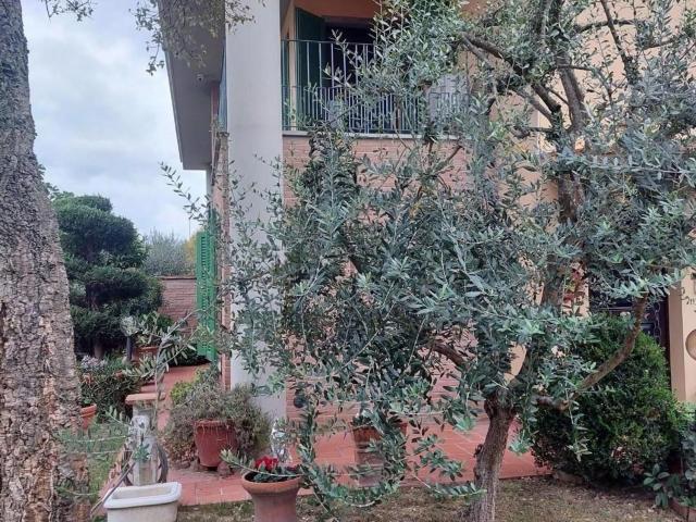 Case e ville in vendita di 215 m² in Via G. di Vittorio