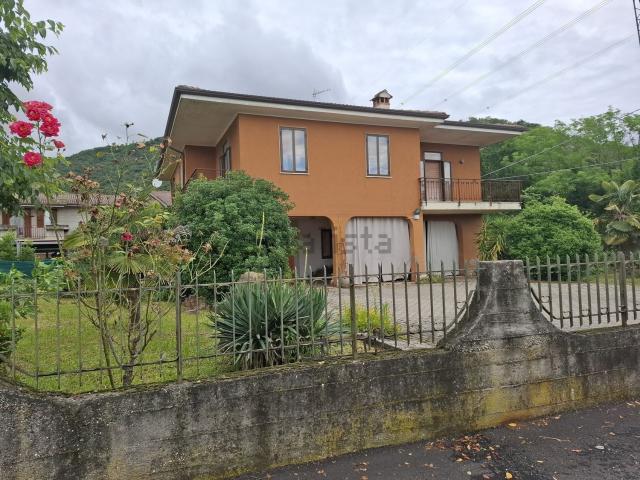 Case e ville in vendita di 215 m² in Via Giava
