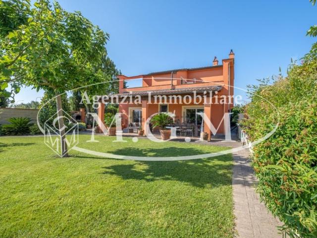 Case e ville in vendita di 215 m² in Via di Gello, 220